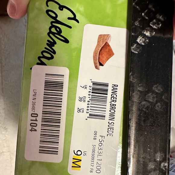 Brown Suede wedge sandals. Cork wedge heel - Picture 3 of 8